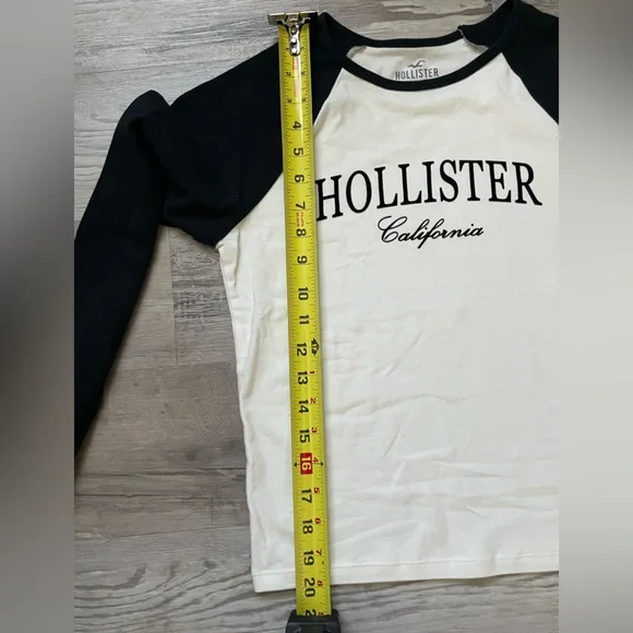 Hollister Black and White Raglan Top - Picture 9 of 10